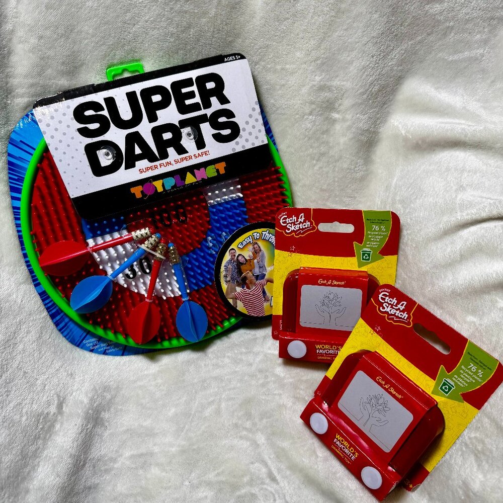 🎯 Toy Bundle – Dartboard & 2 Mini Etch A Sketches
